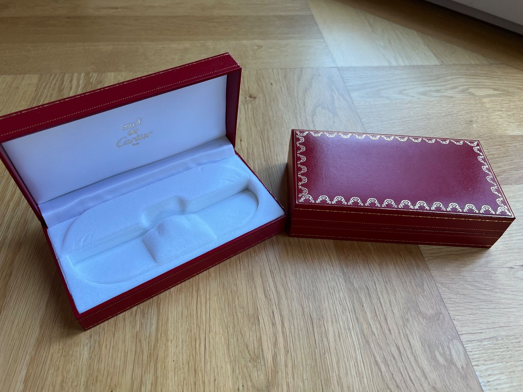 Cartier Portagioie: 2 boîtes à lunettes Cartier – Usato da Bex venduto da RicDealer