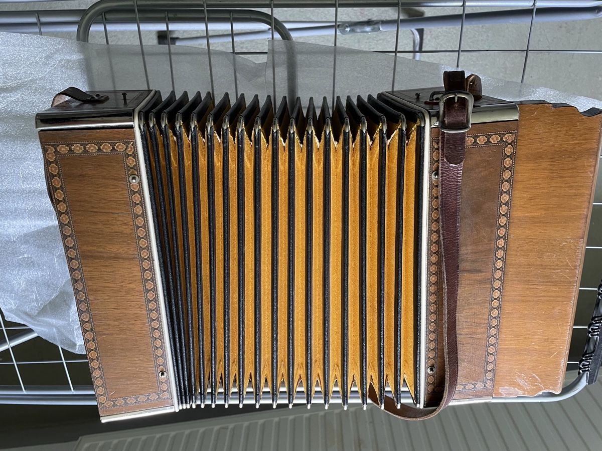 Strumenti musicali: Accordeons, HERCULE  Fabrique Suisse – Usato da Buttes venduto da ButtA15 4