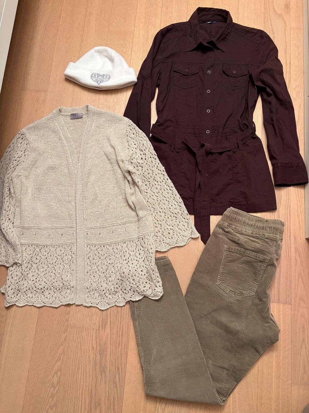 Kleiderpakete: Kleiderpaket Gr.L, Gr. 42 – Gebraucht aus Gossau SG von Black-Queen