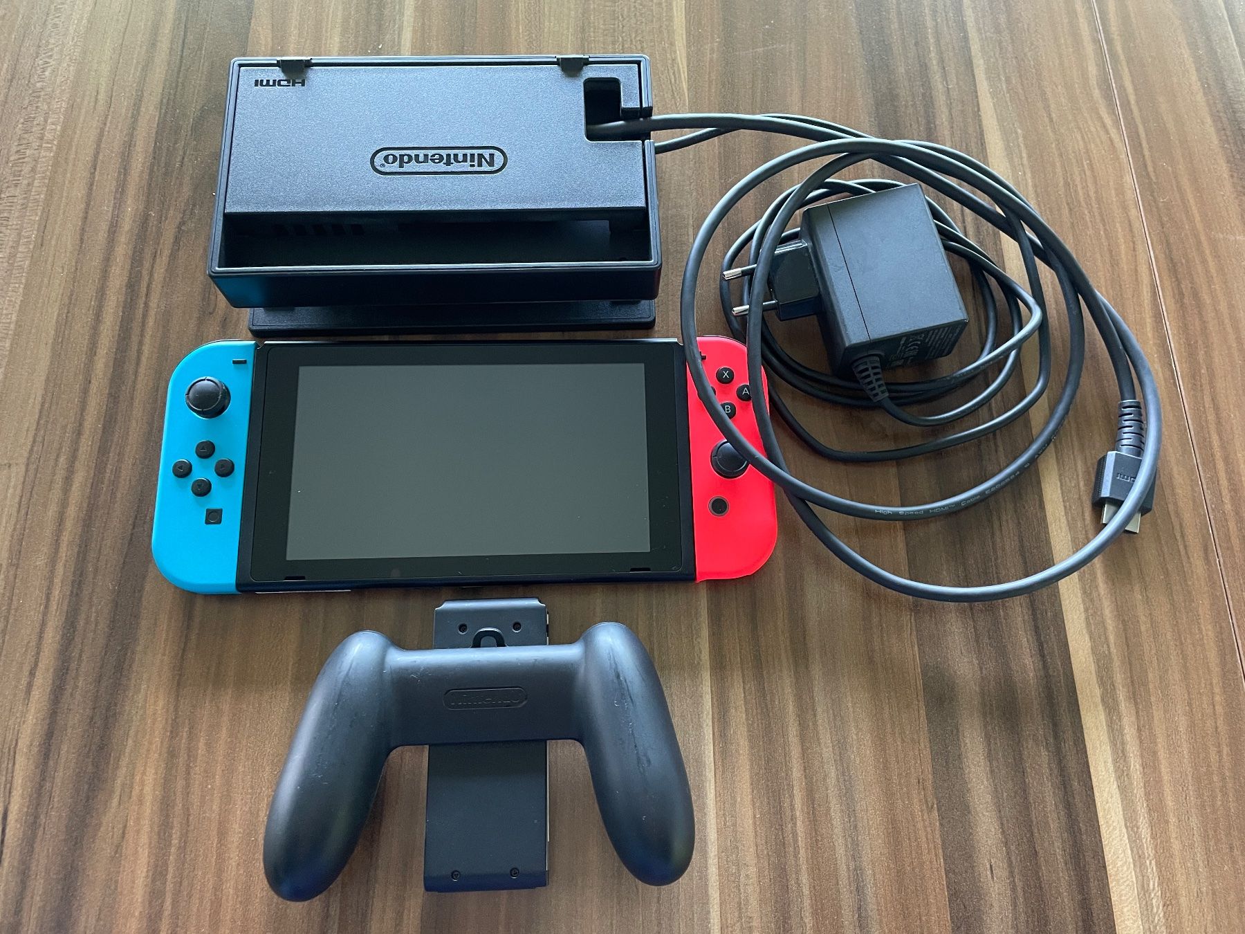 Nintendo Console: Nintendo Switch Konsole rot/blau – Usato da Gattikon venduto da Sunfloor 1