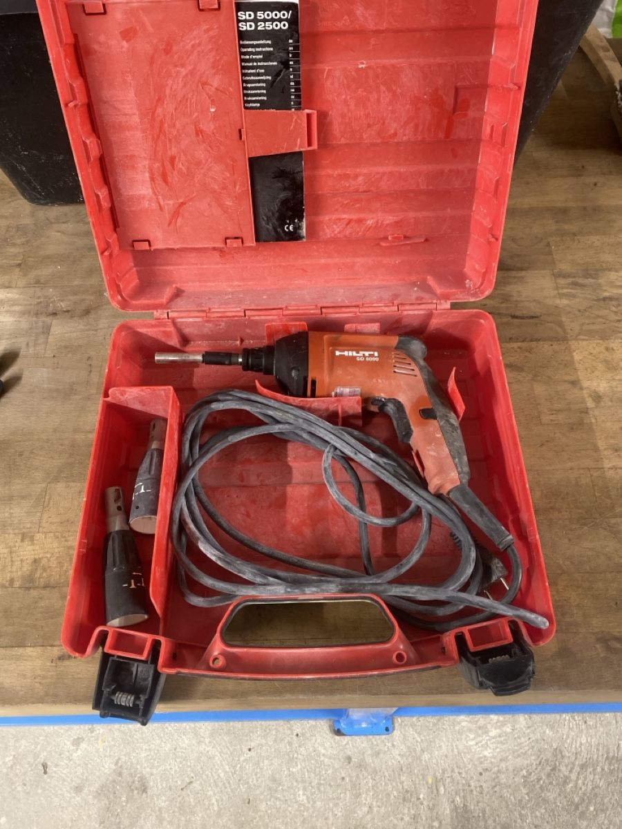 Hilti Tous les outils: Hilti Schnellbauschrauber – Défectueux à Bussnang par IfeAS4