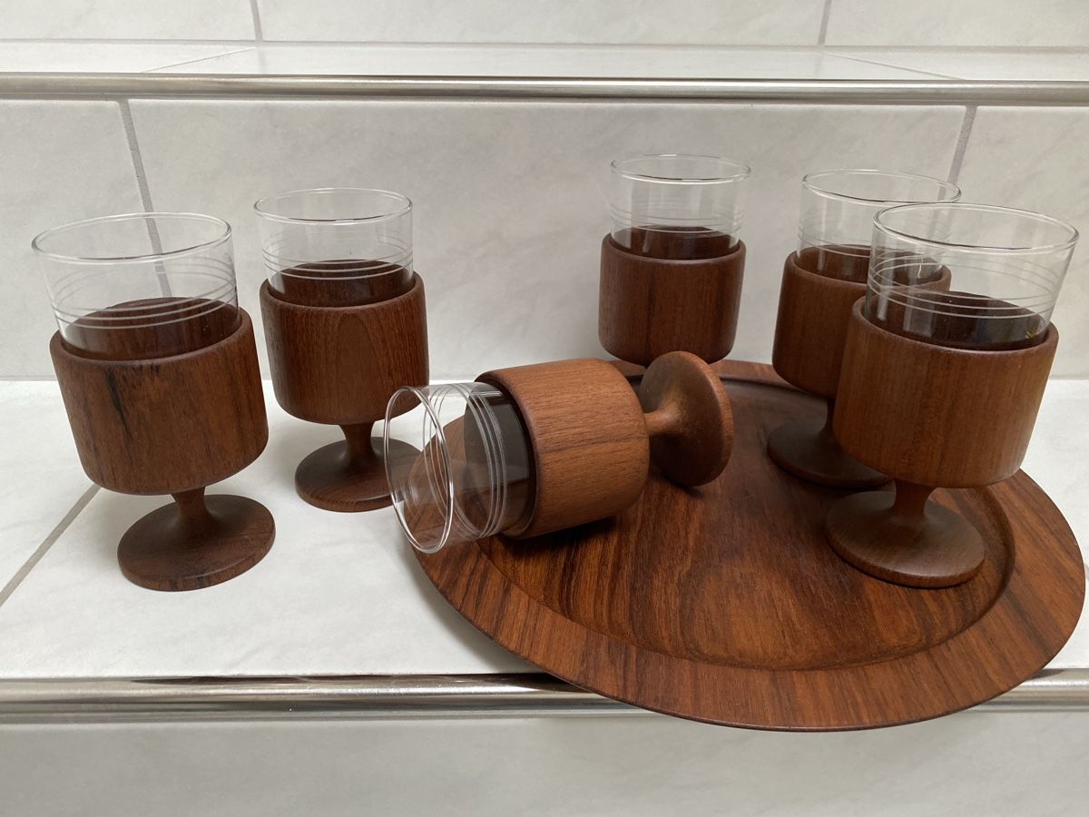 Gläser: Vintage Gläser Set mit Servierbrett, Teakholz. – Gebraucht aus Biberist von Momo33 2