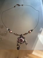 Collier élégant marron perles avec pendentif rose