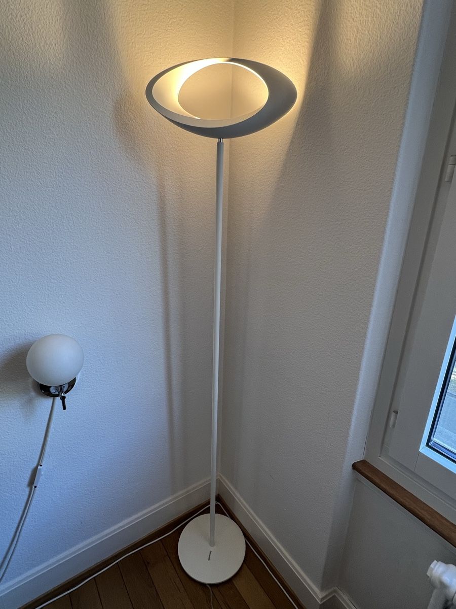 Artemide Lampade: Artemide Cabildo Stehleuchte – Usato da Zürich venduto da Leuzzeli