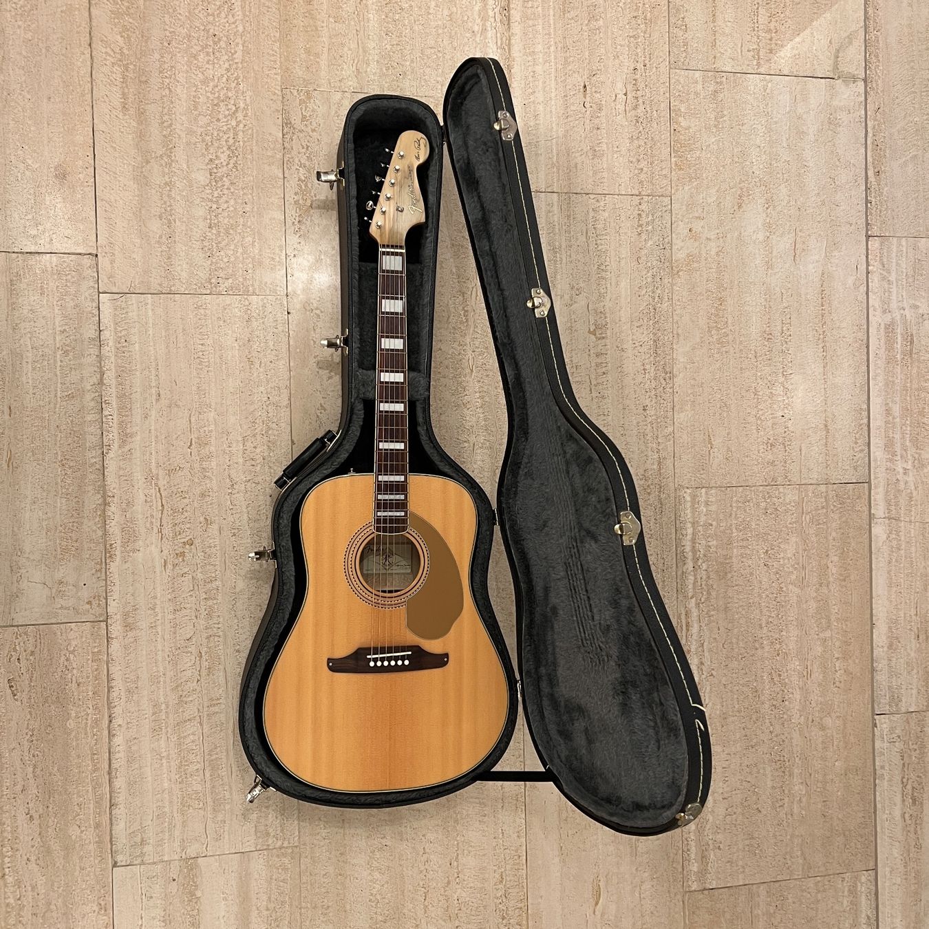 Fender Strumenti musicali: Fender Elvis Kingman Westerngitarre – Usato da Muri AG venduto da Mayfair