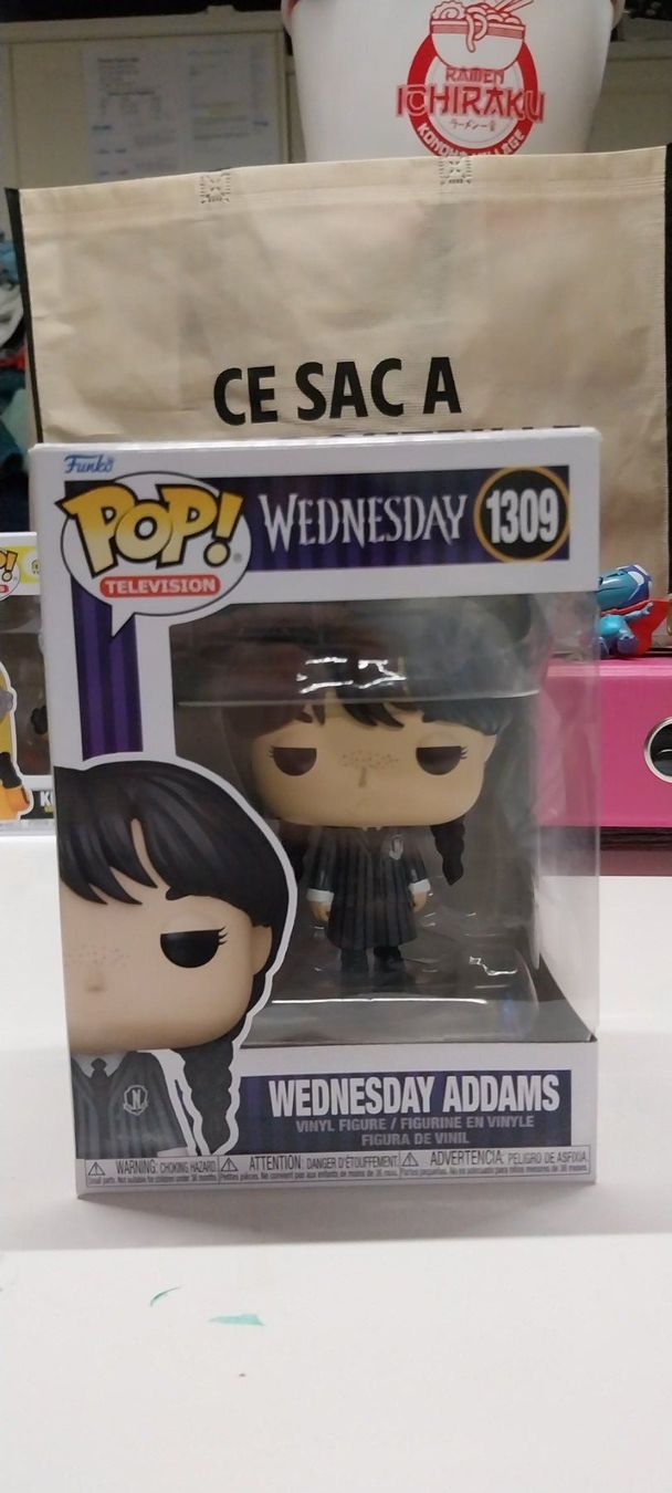 Funko Statuette: Funko POP! Wednesday 1309 - Wednesday Addams – Nuovo e nell'imballaggio originale da Saxon venduto da dan_drn5
