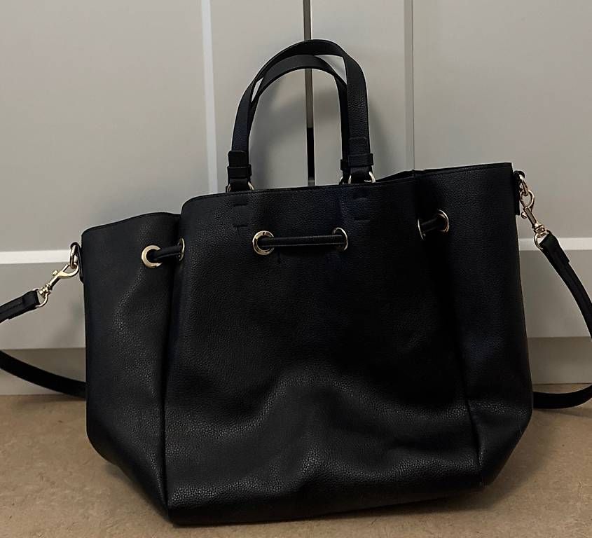 Borse da donna: Tasche schwarz – Usato da Luzern venduto da _.Horizon._ 1