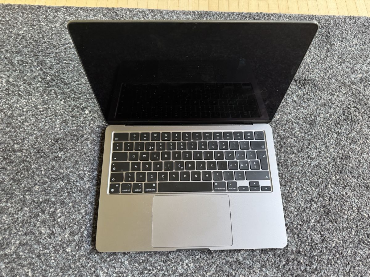 Apple Notebook: MacBook Air 2022 (M2) – Difettoso da Adliswil venduto da Busys