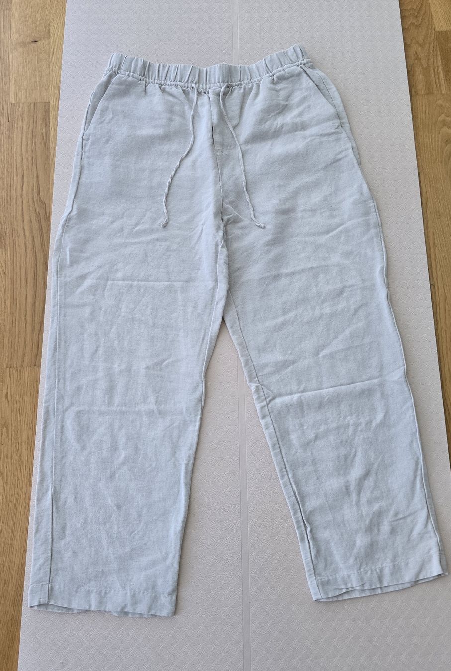 H&M Pantaloni: Leinenhosen H&M Grösse S, helles Greige, gerader Schnitt – Usato da Lenzburg venduto da Lavendercupcake