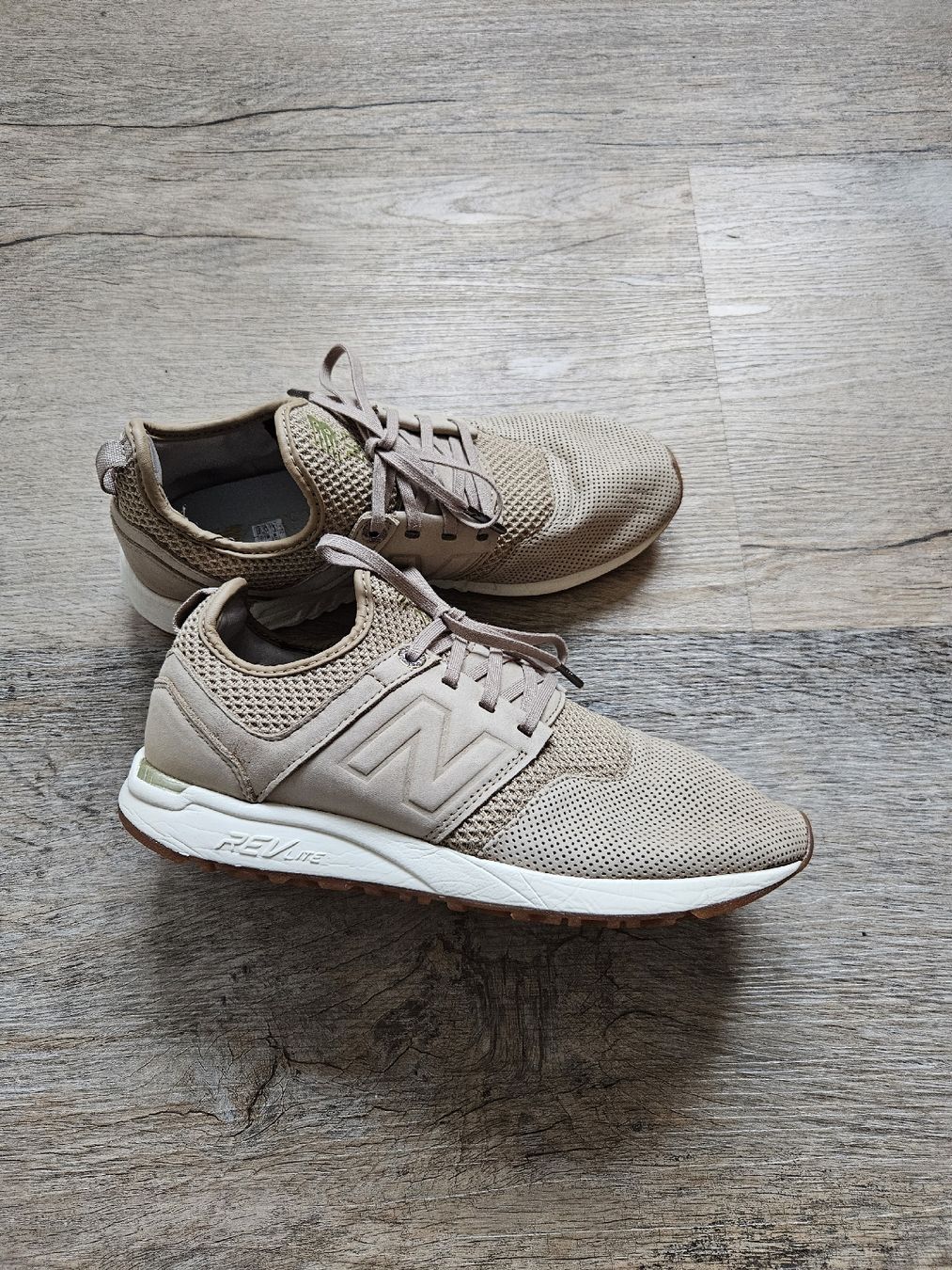 New Balance Scarpe da donna: New Balance beige Grösse 40 – Usato da Altendorf venduto da egi83