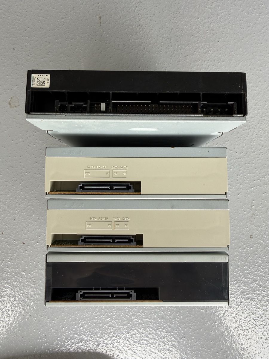 LG Lettore multimediale & Streamer: 4x CD / DVD - RW Drives, 3x SATA, 1x IDE – Usato da Oberrieden venduto da rroane2 1