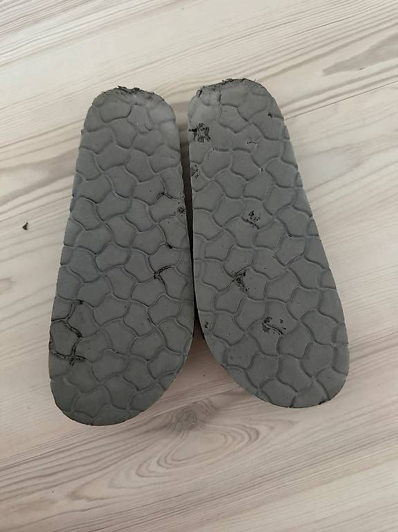 Damenschuhe: Silberne Sandalen / Finken  – Gebraucht aus Frauenfeld von _vivano_ 3
