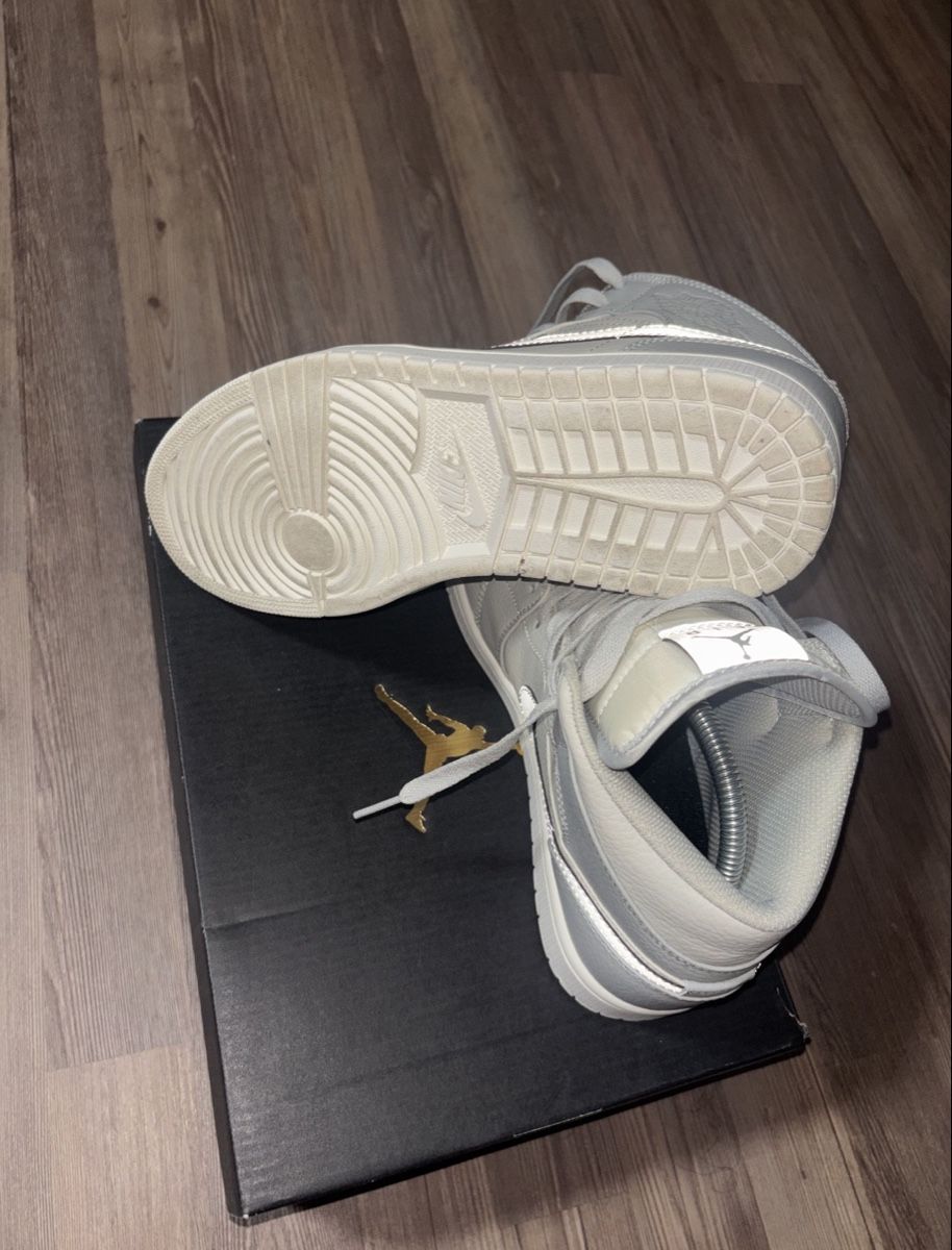 Jordan Scarpe da uomo: Jordan 1 Mid "Bone Grey" - Top Zustand, Grösse 42 – Nuovo (secondo la descrizione) da Gerlafingen venduto da gxs_75nb 3