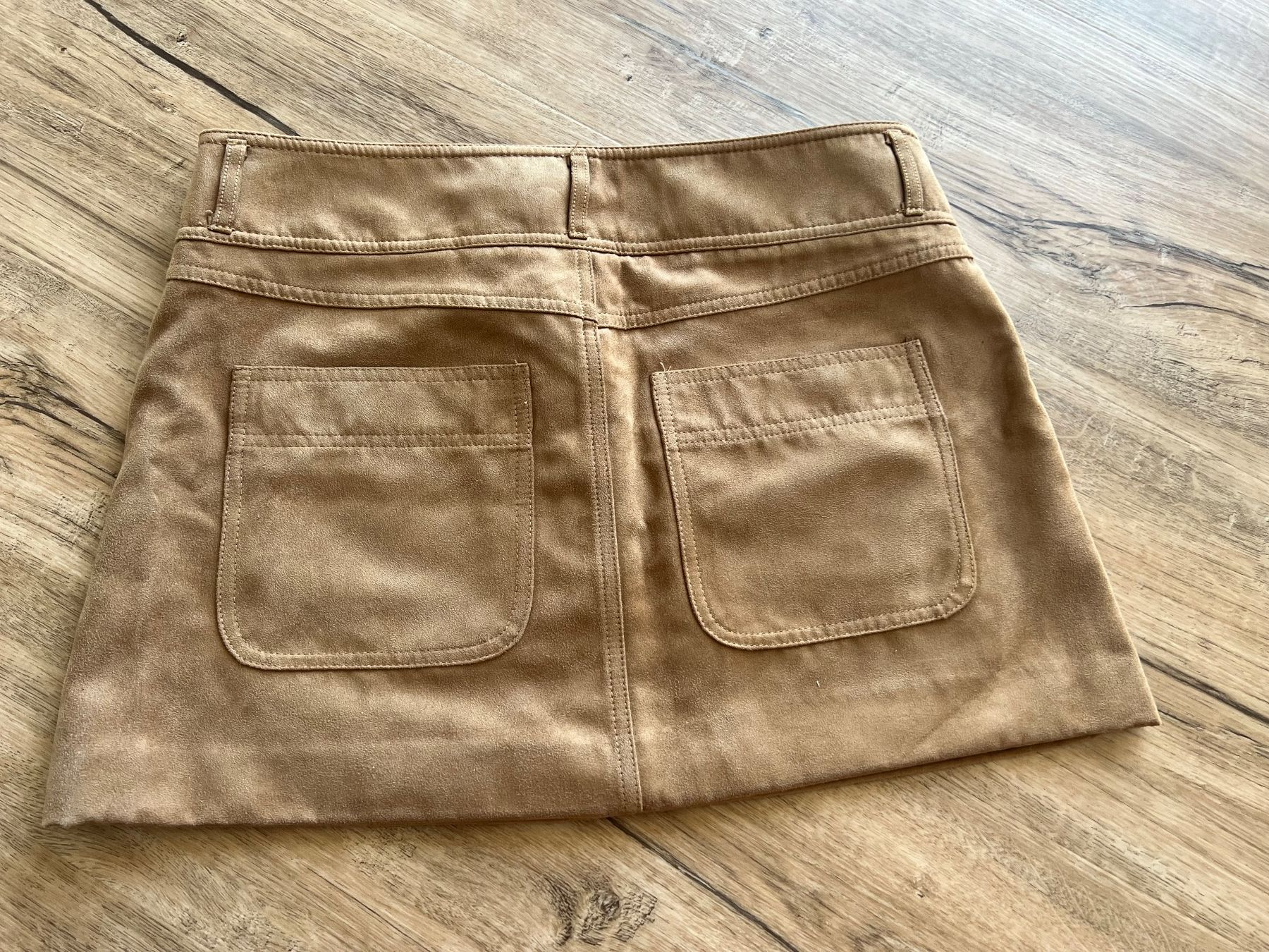 H&M Gonne: H&M Wildlederrock in Camel, Groesse 38 – Nuovo (secondo la descrizione) da Amriswil venduto da bal_m5v2 2