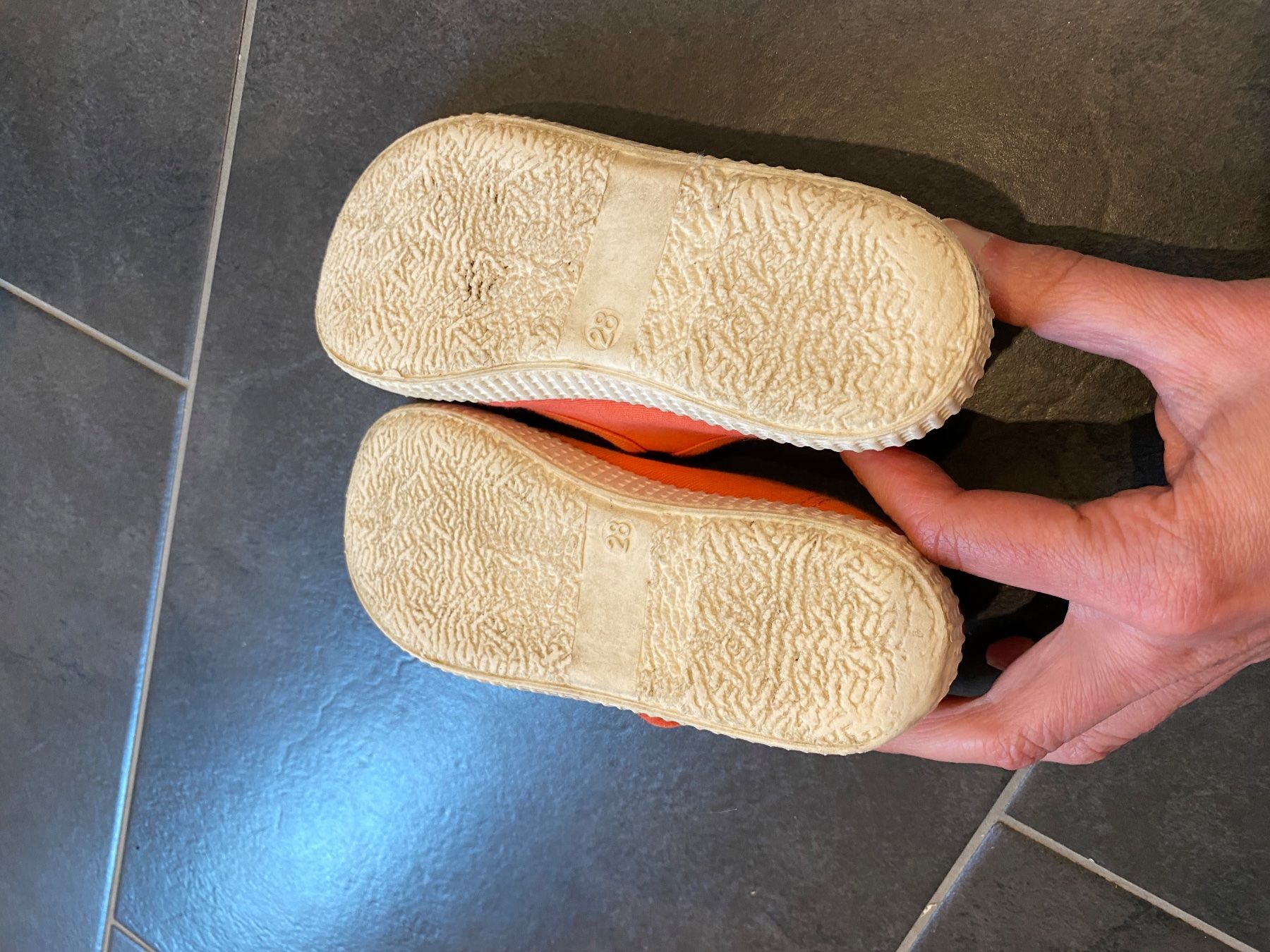 Chaussures filles: Riemchenballerina Stoffsneaker, Gr. 28 – D'occasion à Summaprada par hirschuh506 3