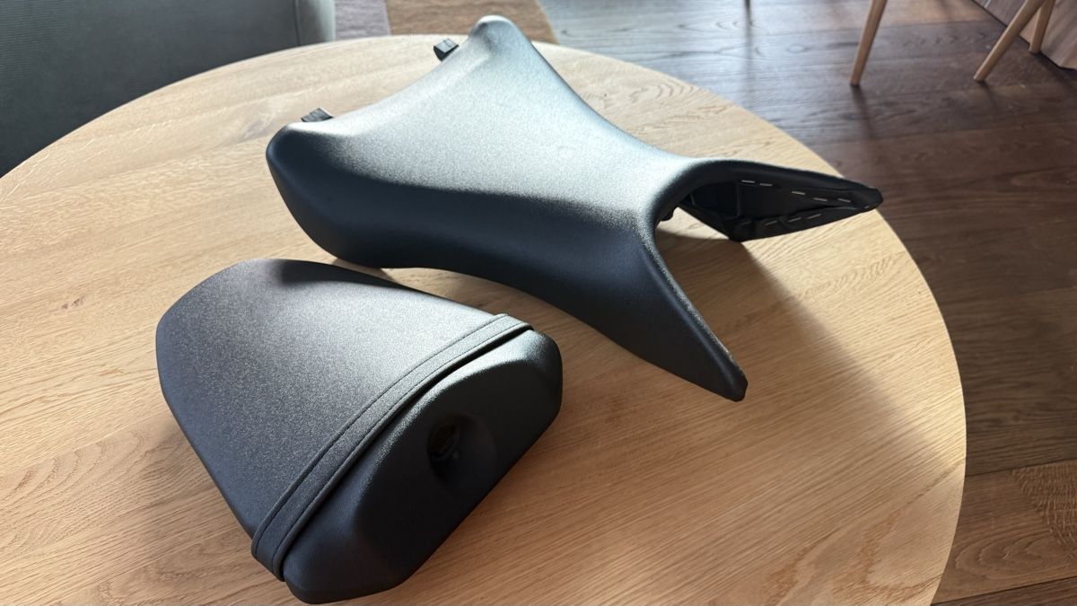 Yamaha Alle Motorradersatzteile: Yamaha MT-09 2025 Original Seat Set – Gebraucht aus Rüschlikon von sergir