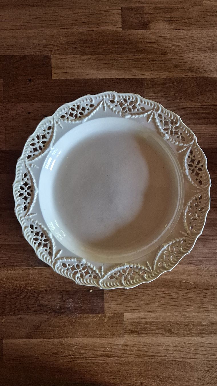 Assiettes: assiette dentelle  – D'occasion à Mervelier par marbre75