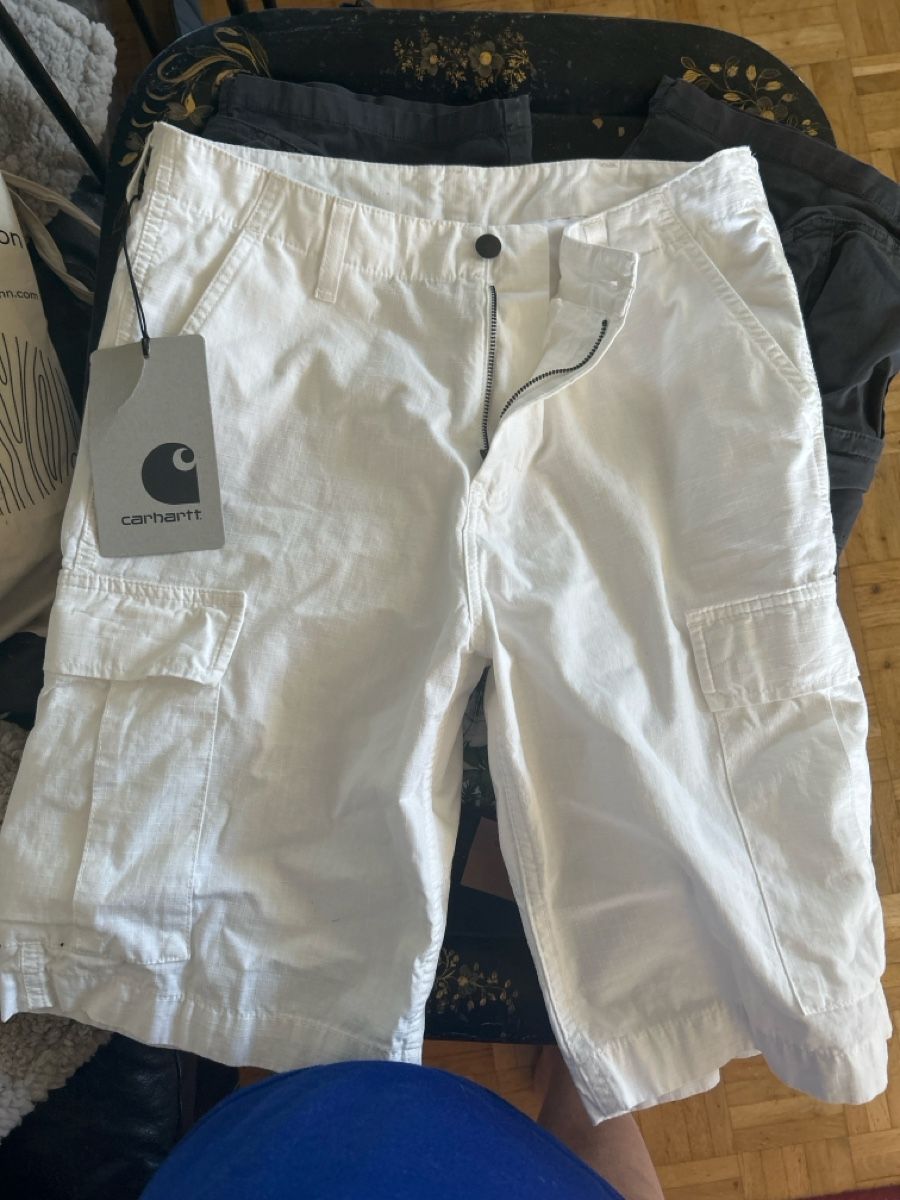 Carhartt Pantaloni: Carhartt Shorts size 31 – Nuovo (secondo la descrizione) da Binningen venduto da Lunahk 1