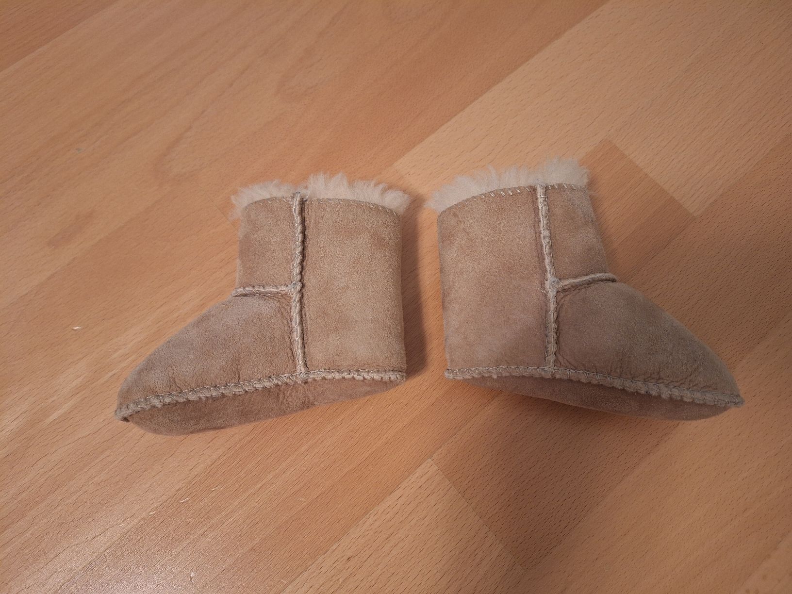 Ugg Scarpe per ragazzi: UGG Babyschuhe Lammfell Gr. S – Usato da Oberrieden venduto da smarties949 2