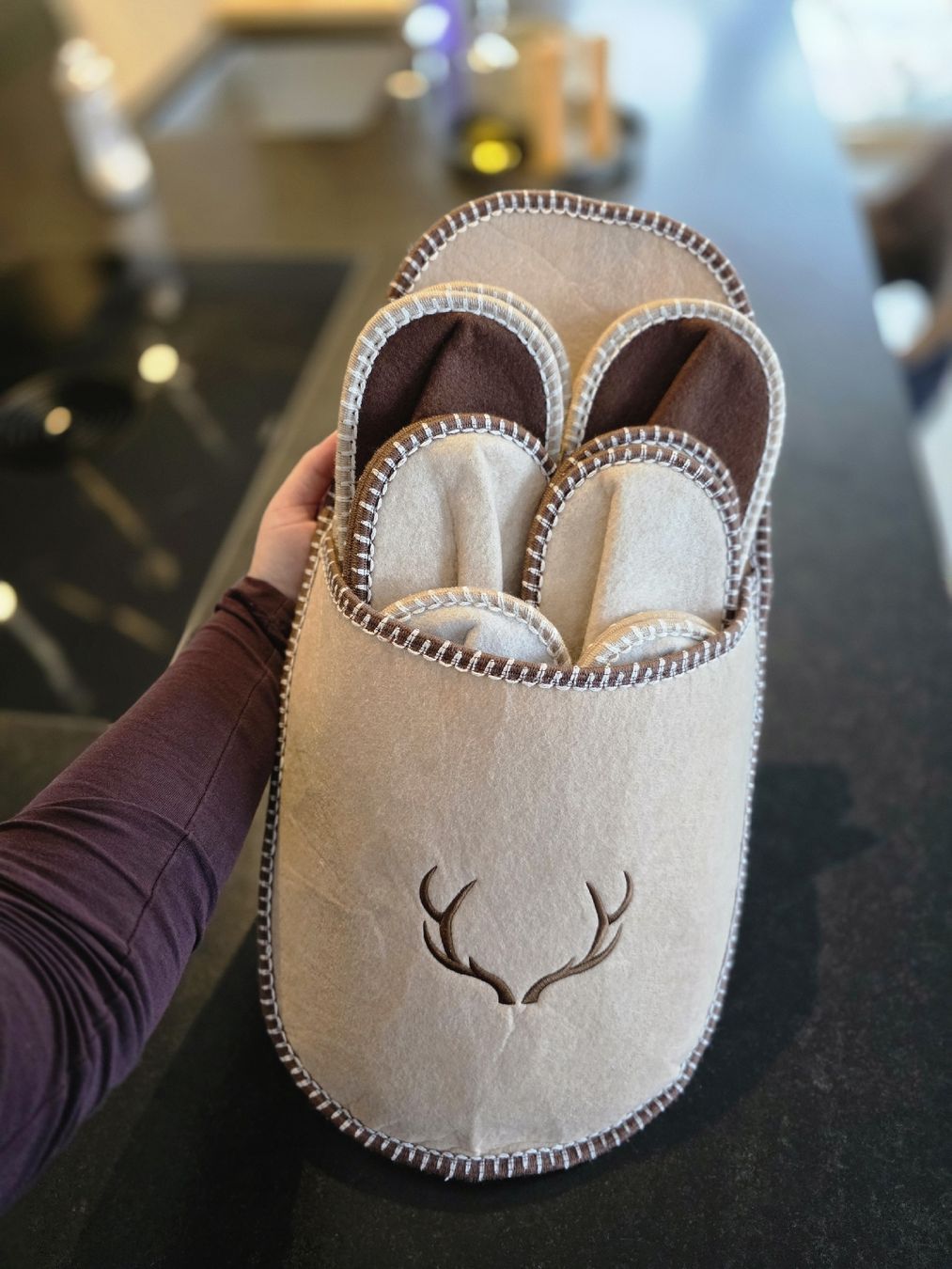 Scarpe da uomo: Hüttenschuhe / Hausschuhe – Nuovo (secondo la descrizione) da Klosters venduto da Sniggels 1