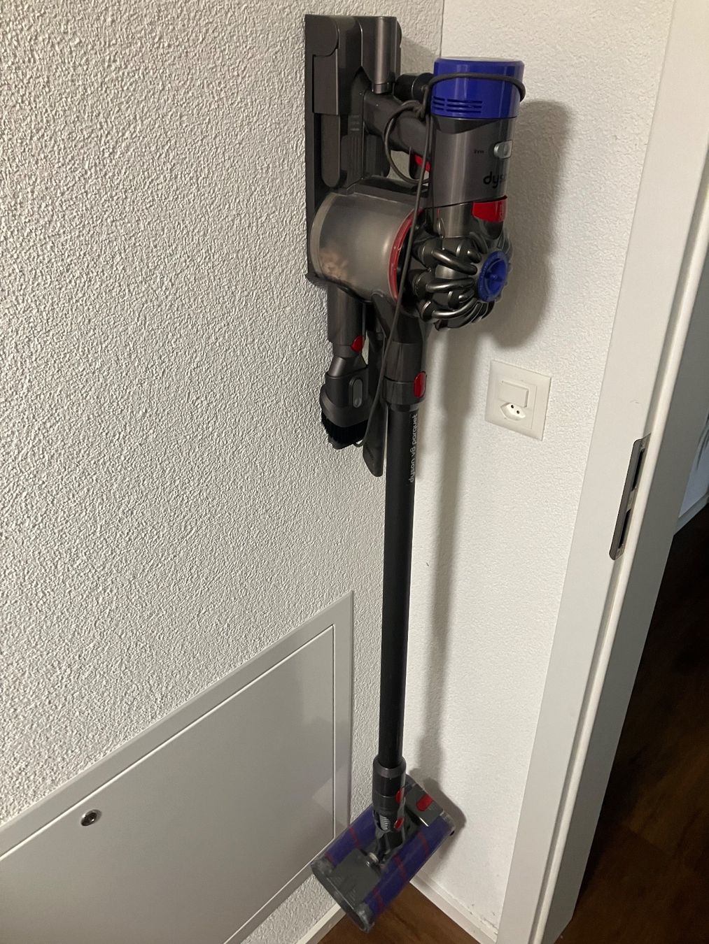 Dyson Staubsauger & Zubehör: Dyson Stielstaubsauger V8 – Gebraucht aus Pfaffnau von fido88