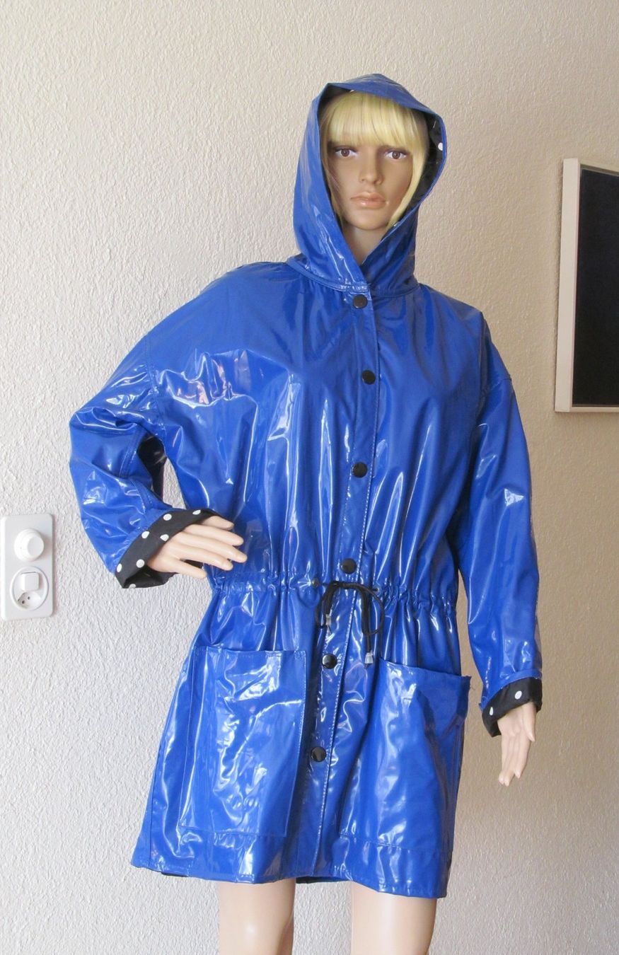 Cappotti: Blauer Lackmantel Parka ohne Label in Gr. M – Usato da Münchenbuchsee venduto da lu-99
