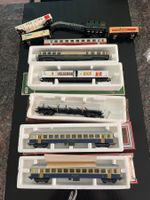 H0 Modelleisenbahn Konvolut mit Personenwagen, Güterwagen