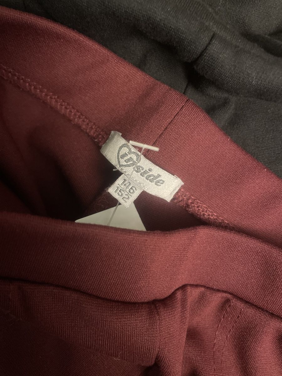 Polyester Pantaloni: 2 Polyester Hosen mit Schlitz, Grösse 146/152- Top! – Usato da Obergerlafingen venduto da cabo4 5