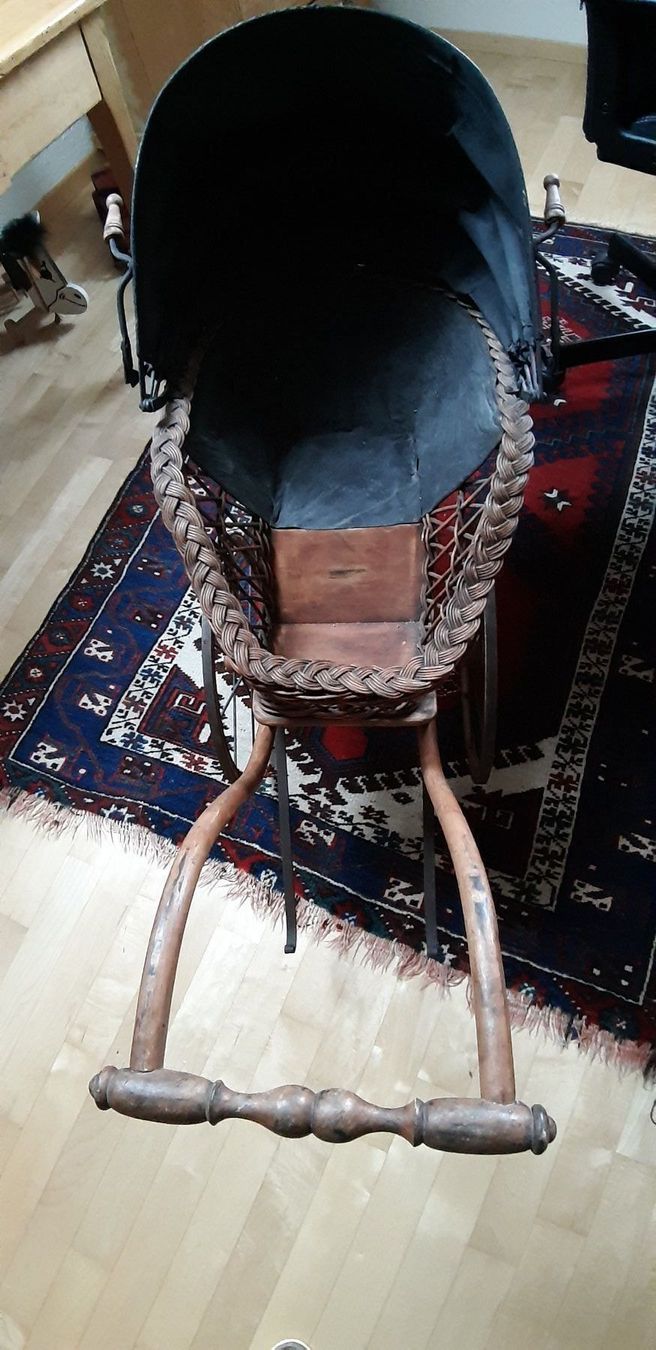 Carrozzine per bambole: Puppenwagen mit Puppe – Usato da Balterswil venduto da Jolie6 1