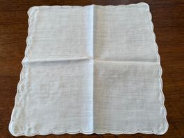 Stofftaschentuch weiss mit Stickereirand gebraucht