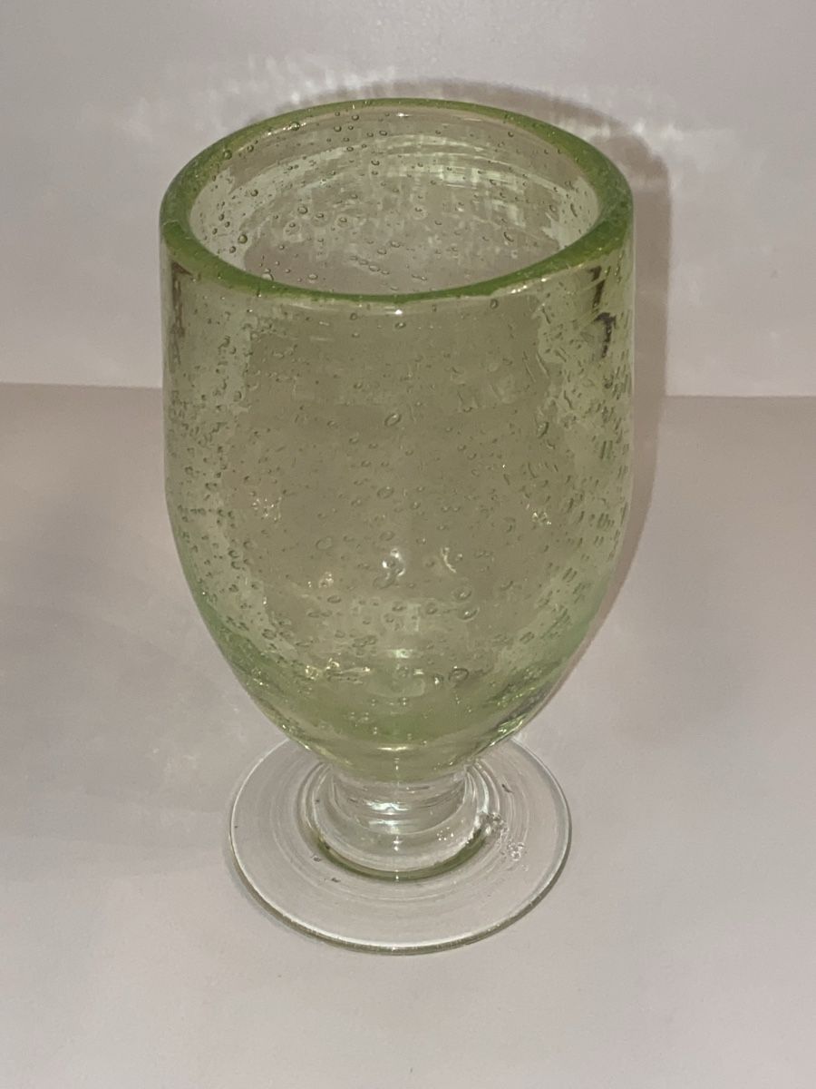 Gläser: Grünes antikes Glas/Kelch – Gebraucht aus Düdingen von Reconflo