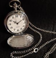 Taschenuhr Umhängeuhr Silber Weiss mit Kette u. Deckel