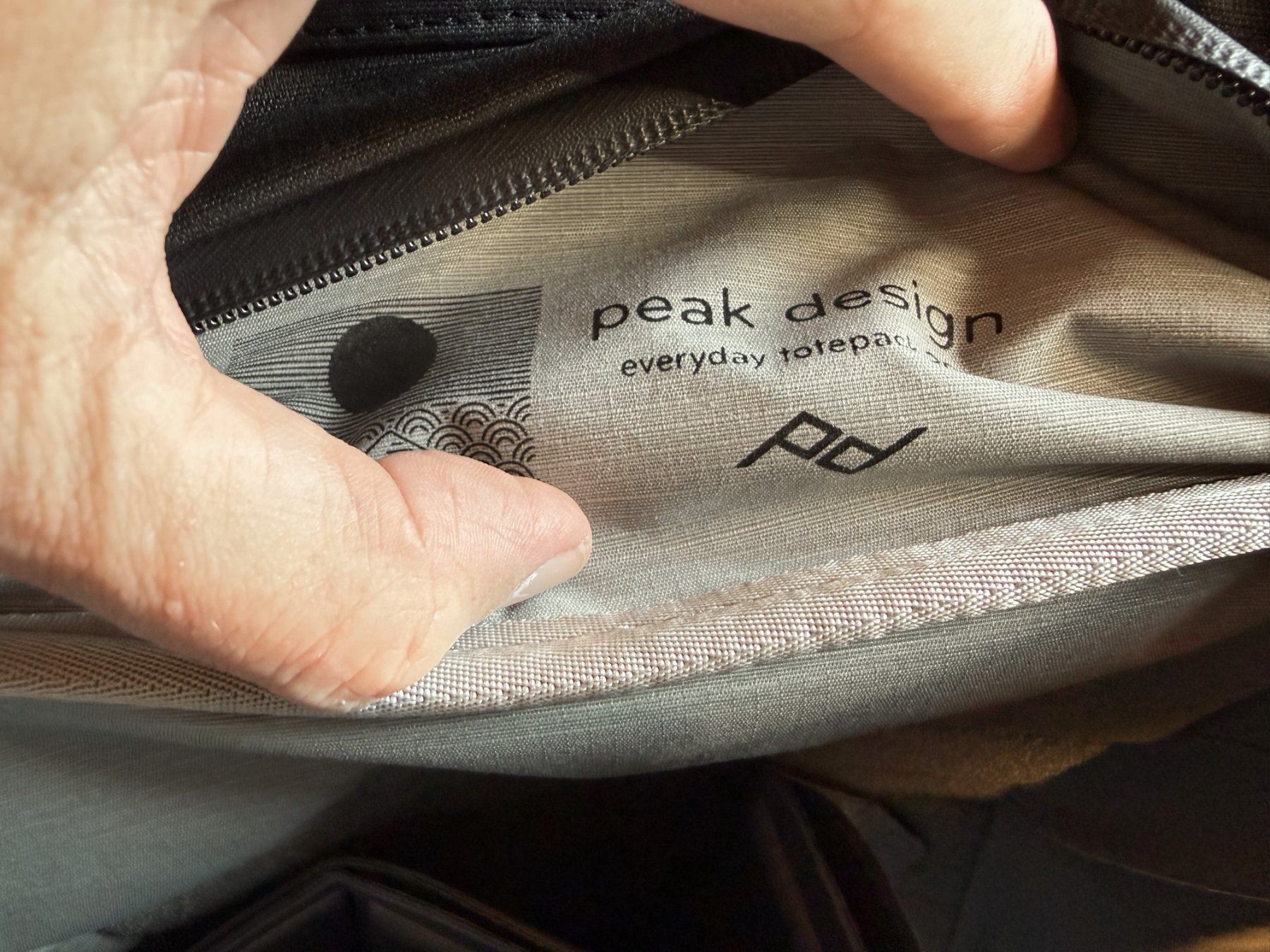 Peak Design Sacs à dos: Peak Design Everyday Totepack 20L – D'occasion à Grand-Lancy par JeanLukeSkywalker 5