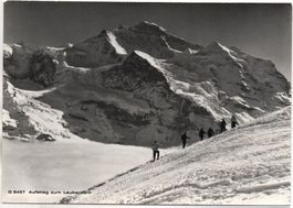 WENGEN Ski-Läufer am Aufstieg Lauberhorn