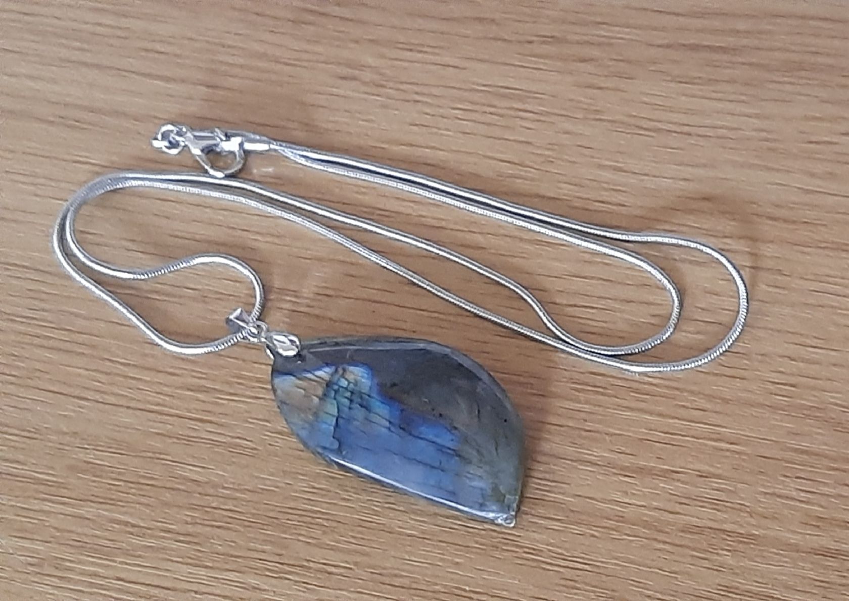 Ketten: Collier avec pendentif en pierre de labradorite – Neu (gemäss Beschreibung) aus St-Imier von supernova21 1