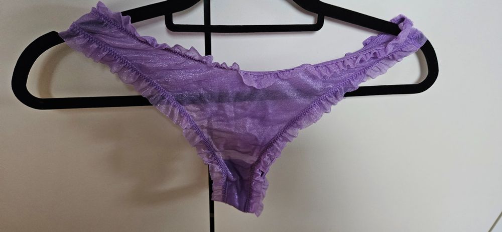 String violet neuf (Neu und originalverpackt) in Lutry für CHF 3 – mit ...