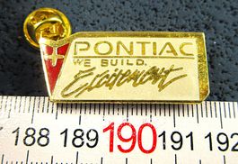 PONTIAC AUTO LOGO ENAMEL "WE BUILD" GOLDIG 35mm GROSSS