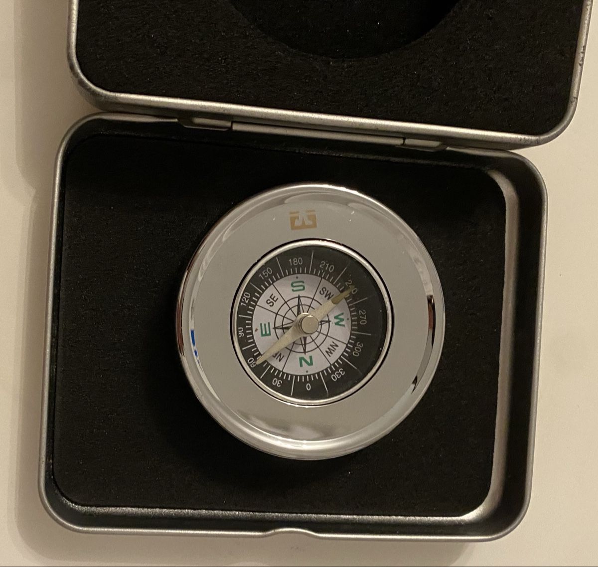 GPS & Strumenti di misurazione: Kompass in Metallbox silberfarben – Nuovo (secondo la descrizione) da Allschwil venduto da Deal_Tiger99 1