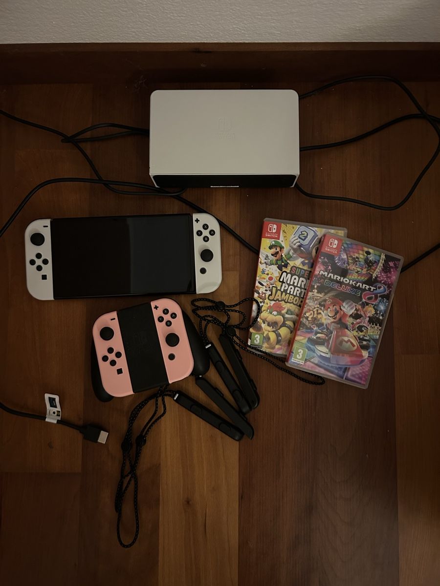 Nintendo Konsolen: Nintendo Switch OLED Mario Kart 8 Deluxe Bundle – Gebraucht aus Diepoldsau von ele_p5dl