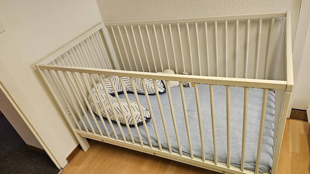 Letti: Babybett von IKEA mit Matratze  – Usato da Winterthur venduto da LorenaP01 2