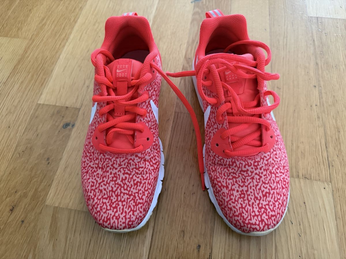 Nike Scarpe da donna: Neuwertige Nike Sneakers Grösse 36.5 – Nuovo (secondo la descrizione) da Bettlach venduto da Tradenet100 1