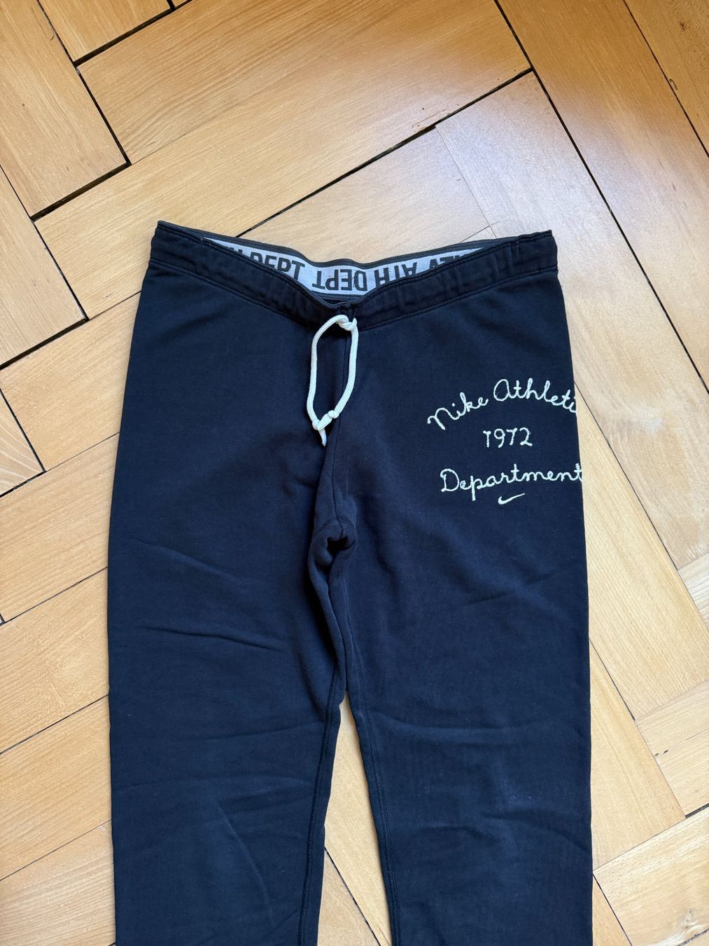 Nike Pantalons: NIKE - Trainerhose schwarz S – D'occasion à Zürich par Diazaio 1