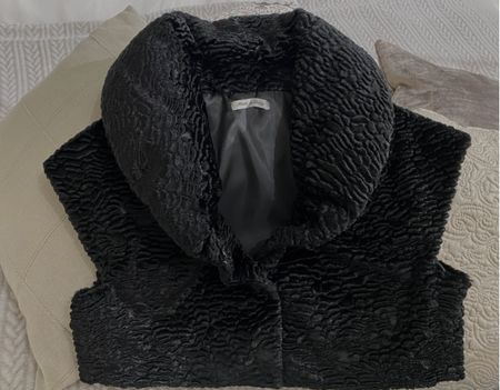 Gilet in pelliccia sintetica nera, taglia S/M