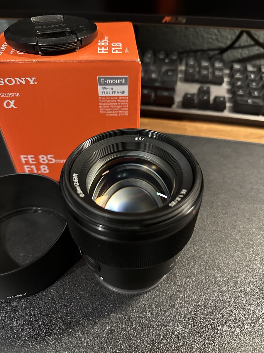 Sony Obiettivi: Sony FE 85mm f1.8 – Nuovo (secondo la descrizione) da Basel venduto da Denobietet 2