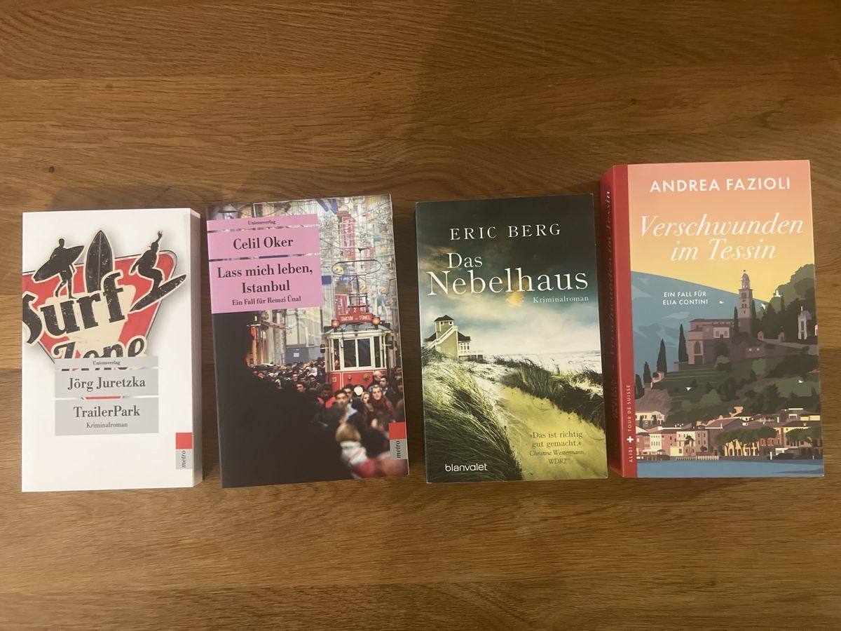 Livres: 4 Kriminalromane ungelesen  – Neuf avec emballage d'origine à Uznach par Apuutze