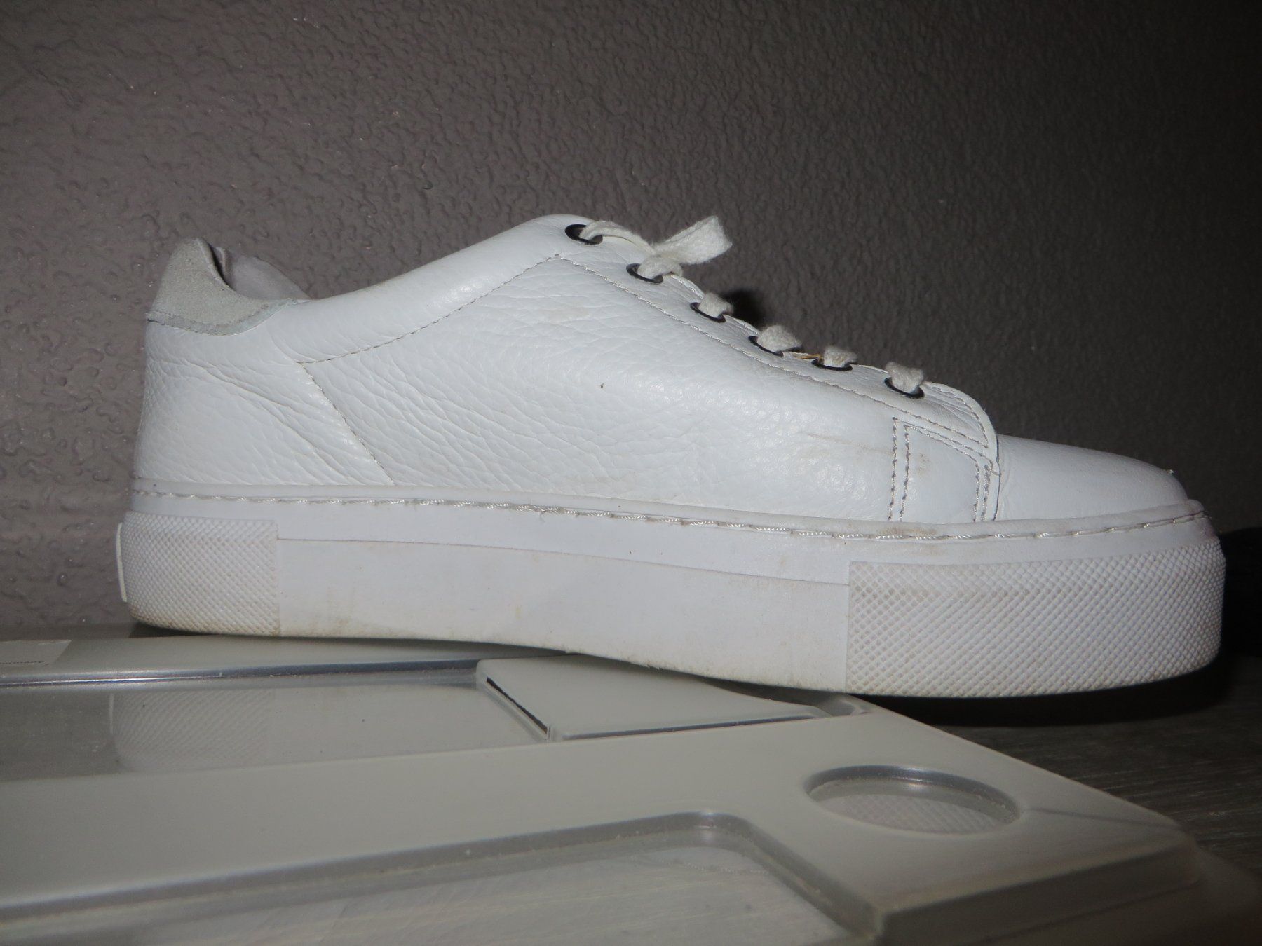 Scarpe da donna: Leder Sneaker weiss, Gr. 38 – Usato da Ebmatingen venduto da Paradisee 3
