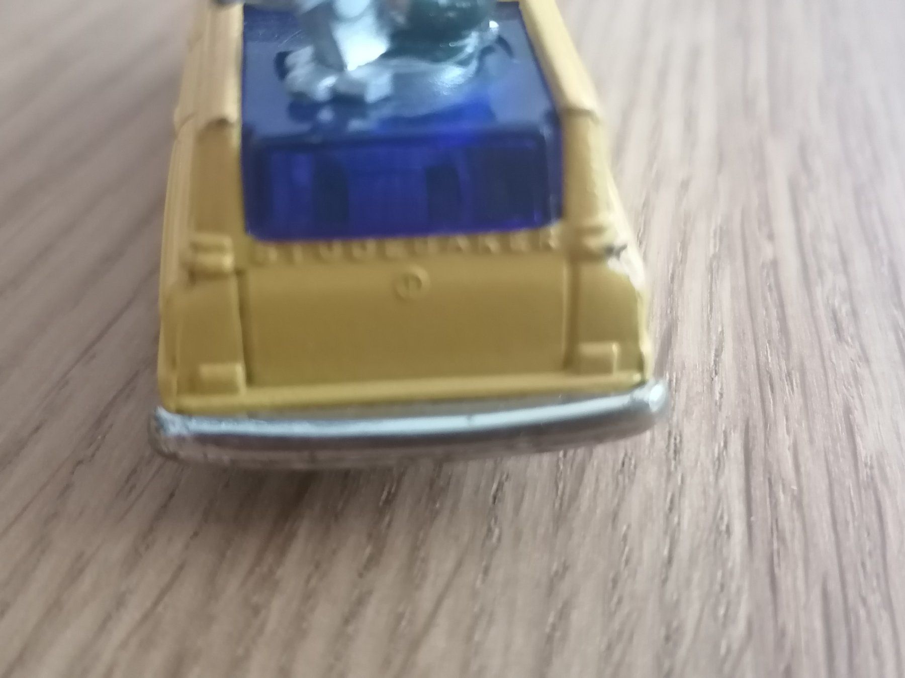 Modellini d'auto: HUSKY Models - Studebaker Wagonaire - TV Kamera – Usato da Basel venduto da vintagecollector 3