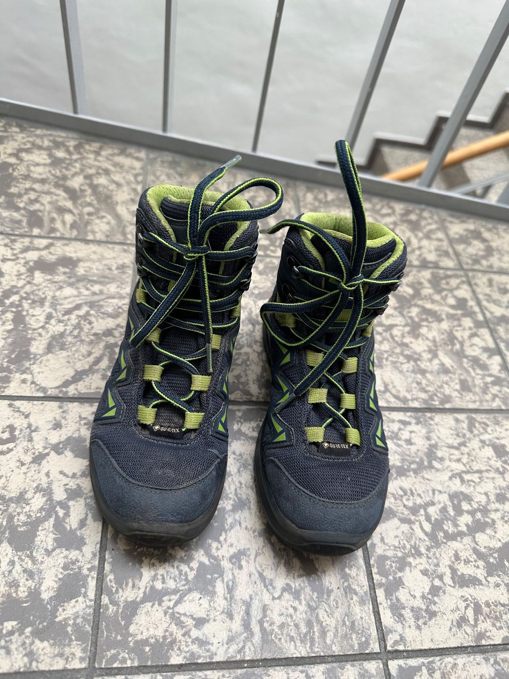 Lowa Scarpe per ragazzi: LOWA Gore-Tex Wanderschuhe Kinder Gr. 30 – Usato da Winterthur venduto da navawick 1