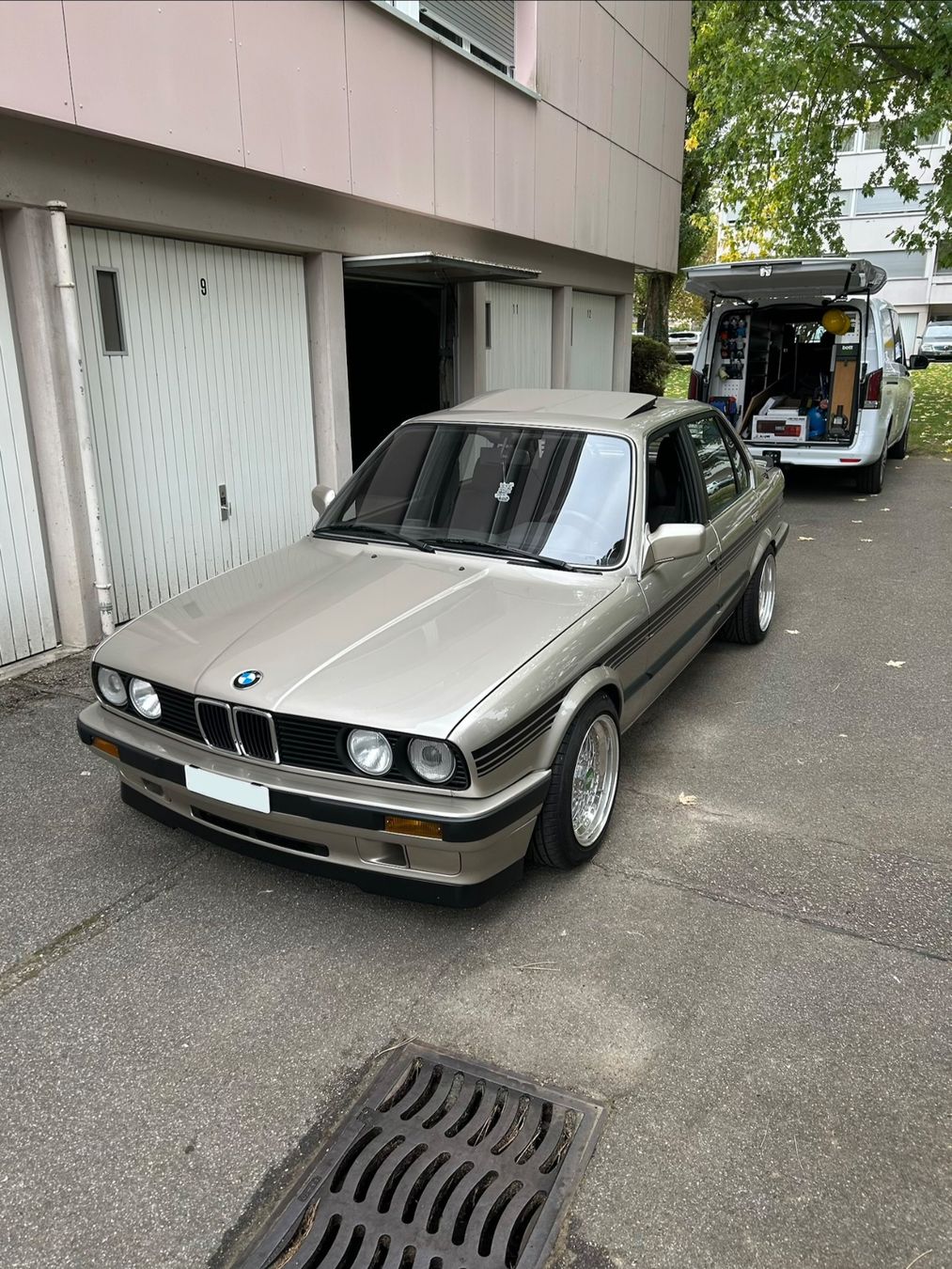BMW Autos: BMW E30 325i Sedan – D'occasion à Gland par Helderap 4