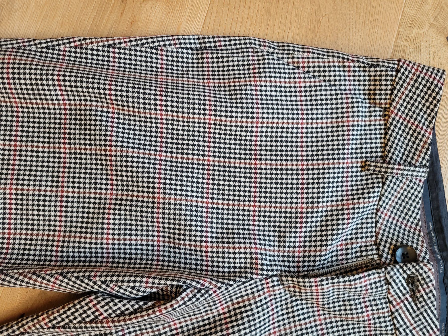 Pantalons: Hose – D'occasion à Au ZH par Nena87 1